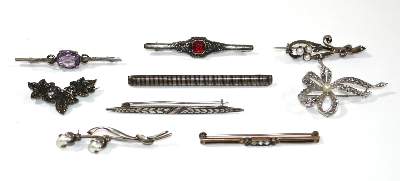 Bild Nr.1: 123-2382 9 Broschen Art Deco: (Schmuck, Sammlungen)