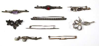 Bild Nr.2: 123-2382 9 Broschen Art Deco: (Schmuck, Sammlungen)