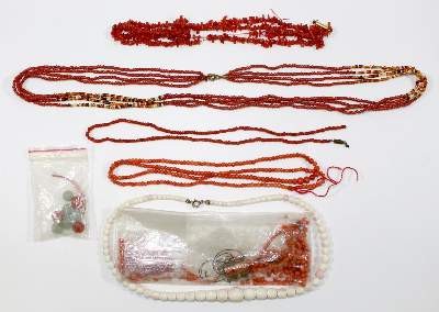 Bild Nr.2: 123-2396 Korallencolliers: (Schmuck, Sammlungen)