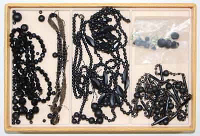 Bild Nr.3: 123-2401 Trauerschmuck Sammlung: (Schmuck, Sammlungen)