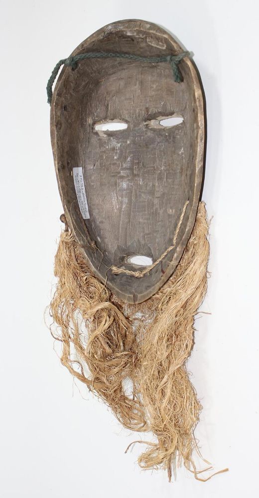Große Abbildung Nr.3: 124-2044 Lega Bartmaske: (Afrika, Sammlung Nerlich München)