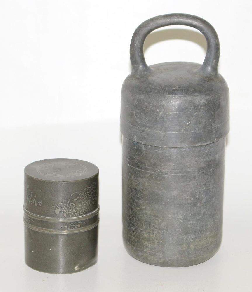 Große Abbildung Nr.1: 124-2060 2 Zinngefäße: (Apothekenwesen)