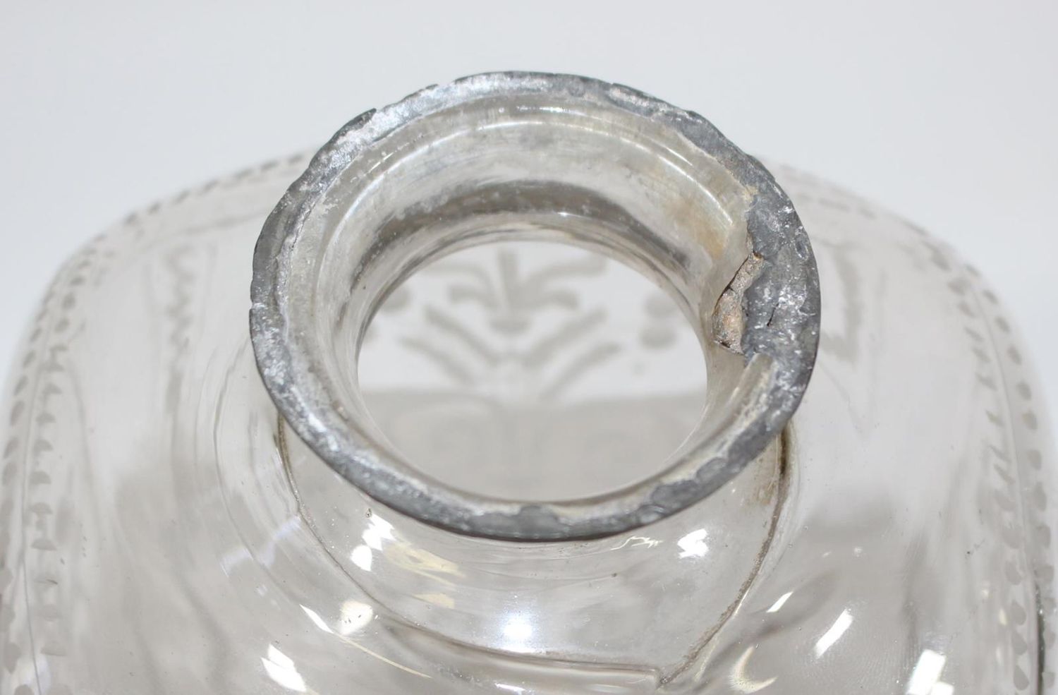 Große Abbildung Nr.2: 124-2071 Schnapsflasche wohl Böhmen: (Apothekenwesen, Glas)