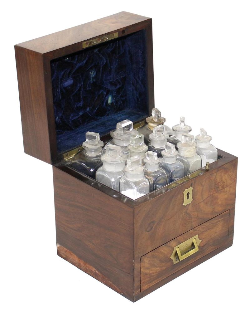 Große Abbildung Nr.1: 124-2078 Reiseapotheke Mahagony: (Apothekenwesen, Reiseapotheke)