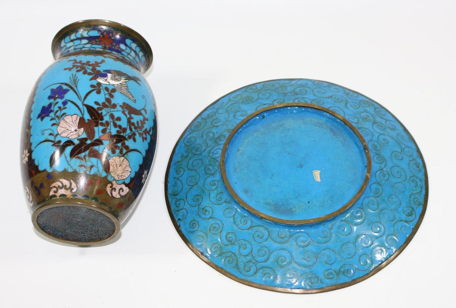 Große Abbildung Nr.2: 124-2096 China Cloisonnevase u. Platte.: (Asiatika)