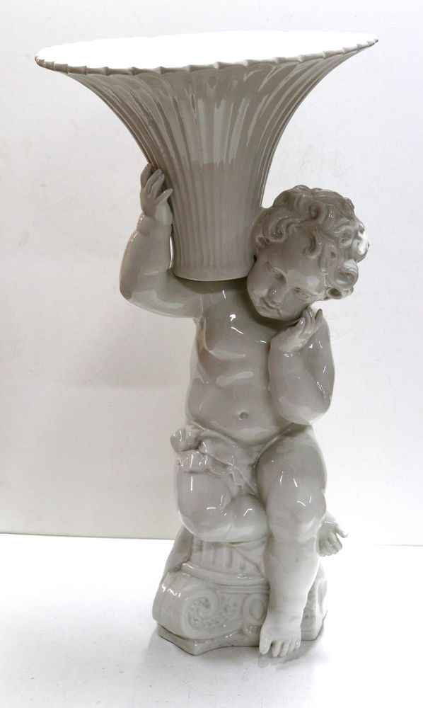 Große Abbildung Nr.1: 124-2194 Großer Blumenputto.: (Porzellan u. Keramik)