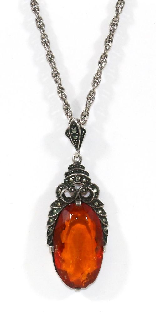Große Abbildung Nr.1: 124-2214 Art Deko Bernsteinanhänger: (Schmuck, Anhänger)