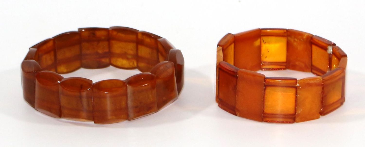 Große Abbildung Nr.1: 124-2234 Paar Art Deco Bernsteinarmbänder.: (Schmuck, Armreifen)