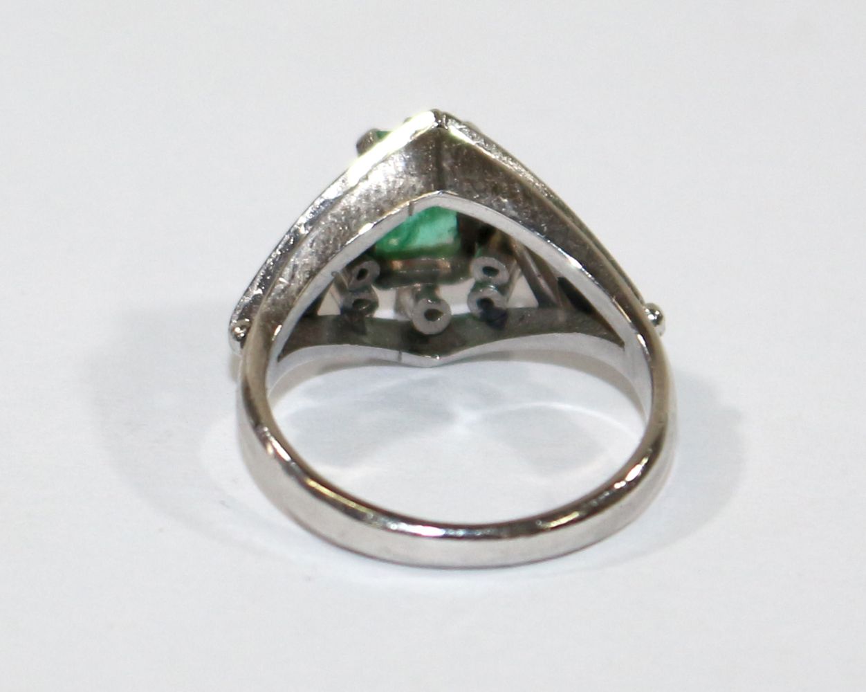 Große Abbildung Nr.2: 124-2282 Smaragdring Platin.: (Schmuck, Ringe)