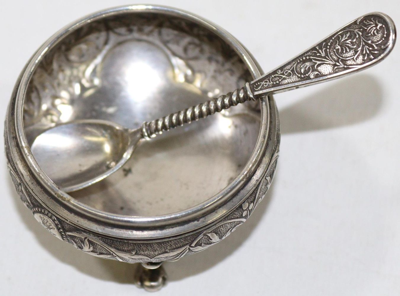 Große Abbildung Nr.2: 124-2320 Wiener Saliere mit bekröntem: (Silber)