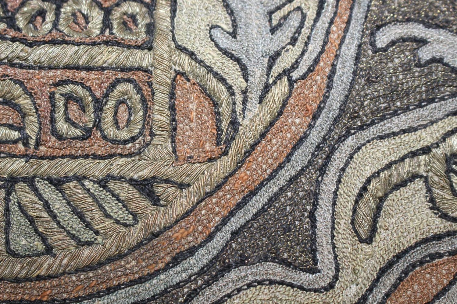 Große Abbildung Nr.3: 124-2575 Brokatstickerei.: (Varia, Textil)