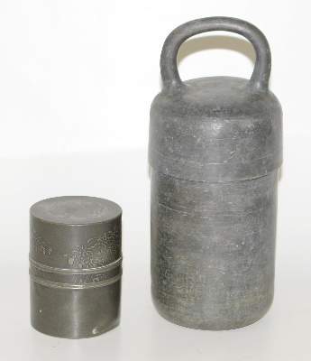 Bild Nr.1: 124-2060 2 Zinngefäße: (Apothekenwesen)