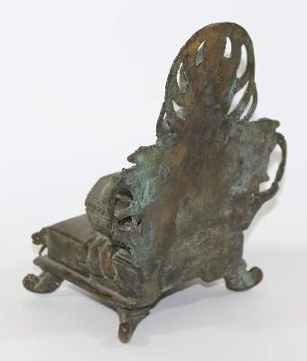 Bild Nr.2: 124-2088 Buddha auf Thron sitzend.: (Asiatika)