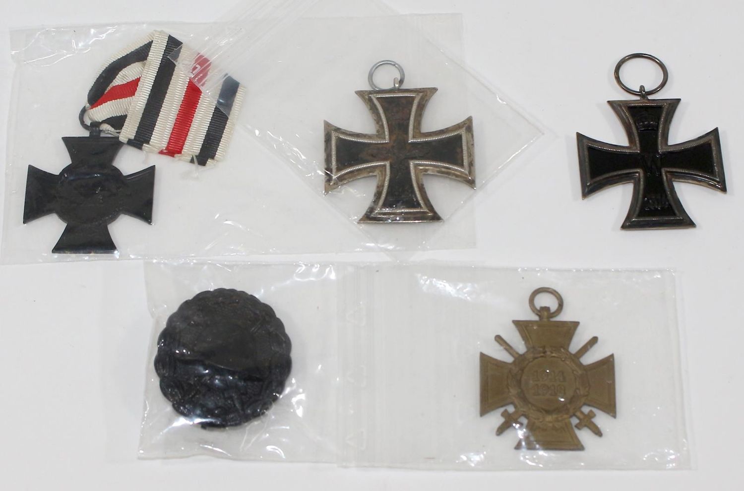 Große Abbildung Nr.2: 125-2214 Verdienstkreuze u. Abzeichen.: (Varia, Militaria)