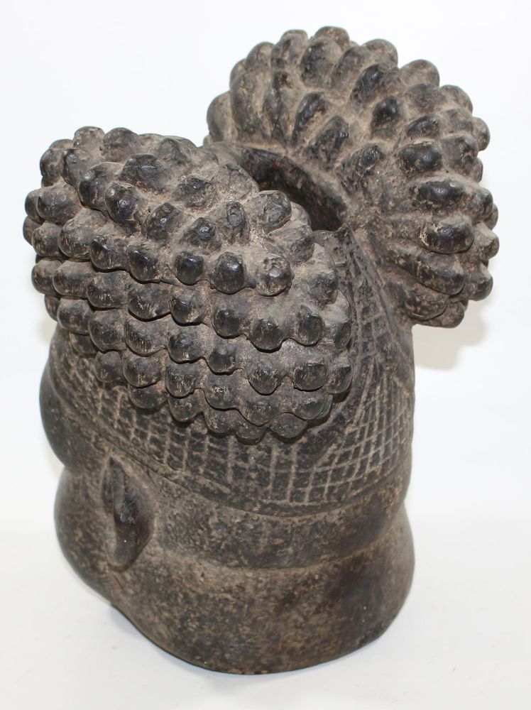Große Abbildung Nr.3: 125-2419 Bamileke Kamerun.: (Afrika, Sammlung Wolfgang Nerlich, Masken)