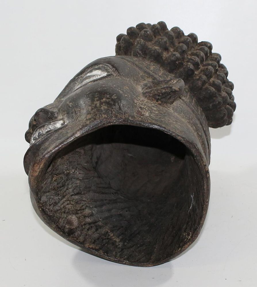 Große Abbildung Nr.4: 125-2419 Bamileke Kamerun.: (Afrika, Sammlung Wolfgang Nerlich, Masken)