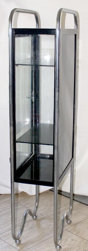 Große Abbildung Nr.3: 125-2633 Bauhaus Vitrine: (Möbel, Design)