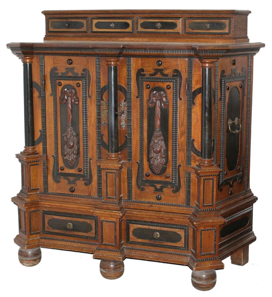 Große Abbildung Nr.1: 125-2642 Kredenz Barock.: (Möbel)