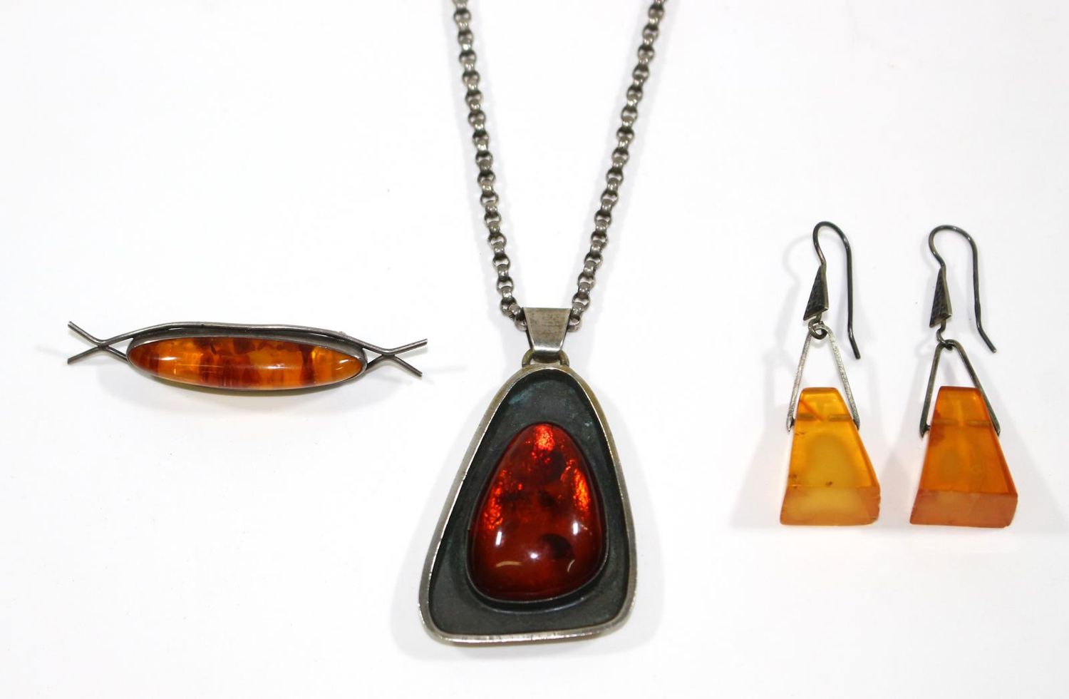 Große Abbildung Nr.1: 125-2717 Bernstein Anhänger Georg Kramer: (Schmuck)