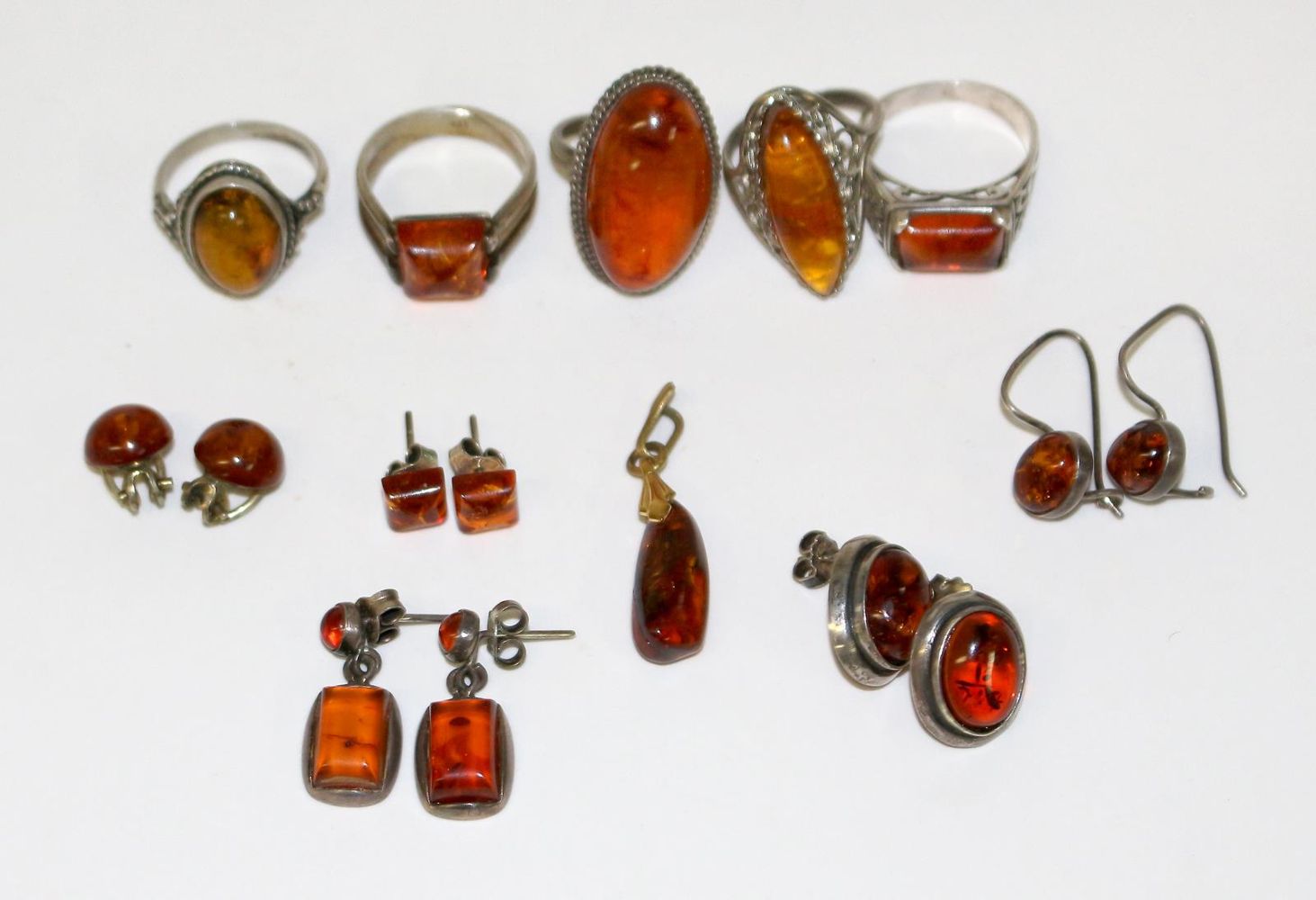 Große Abbildung Nr.1: 125-2719 Bernsteinschmuck.: (Schmuck)