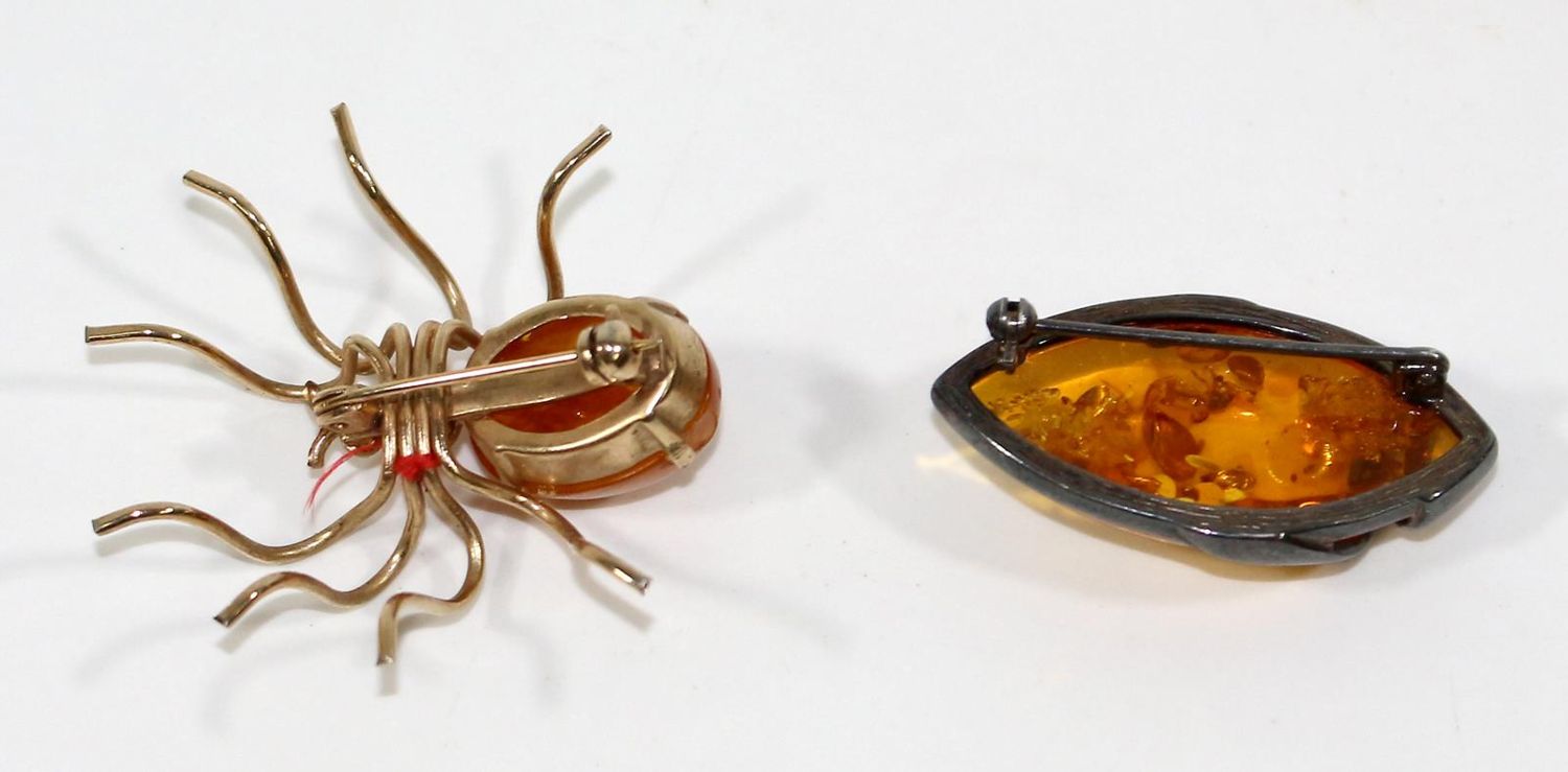 Große Abbildung Nr.2: 125-2723 Bernsteinspinne u.: (Schmuck, Broschen)