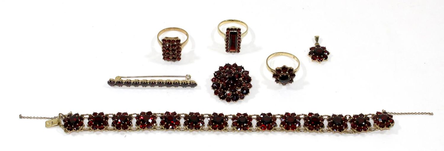Große Abbildung Nr.2: 125-2767 Granatensemble: (Schmuck)