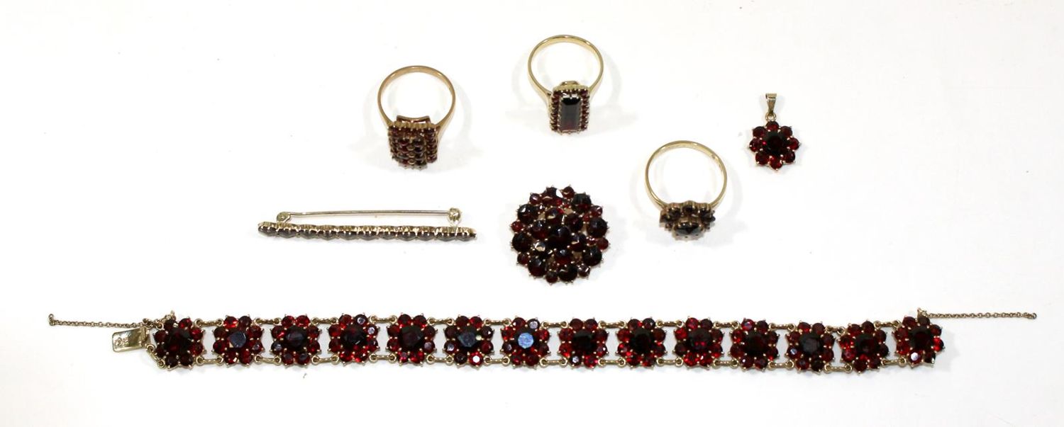 Große Abbildung Nr.3: 125-2767 Granatensemble: (Schmuck)