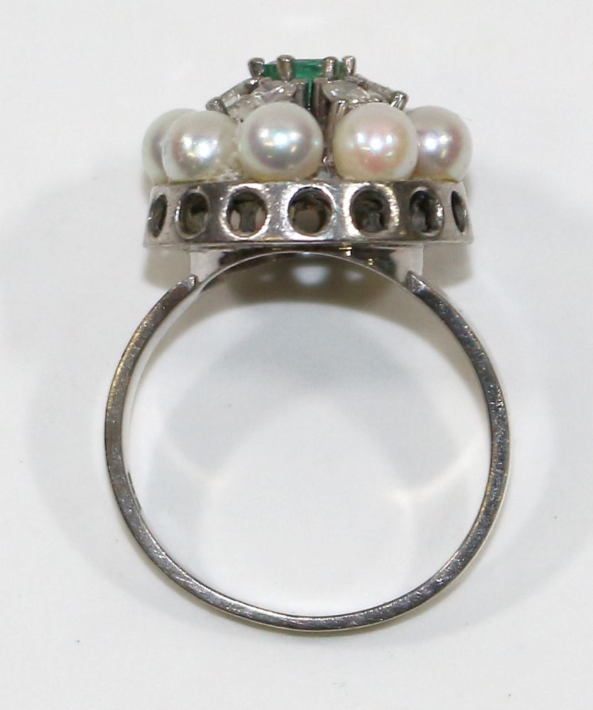 Große Abbildung Nr.2: 125-2806 Smaragd-Brillantring.: (Schmuck, Ringe)
