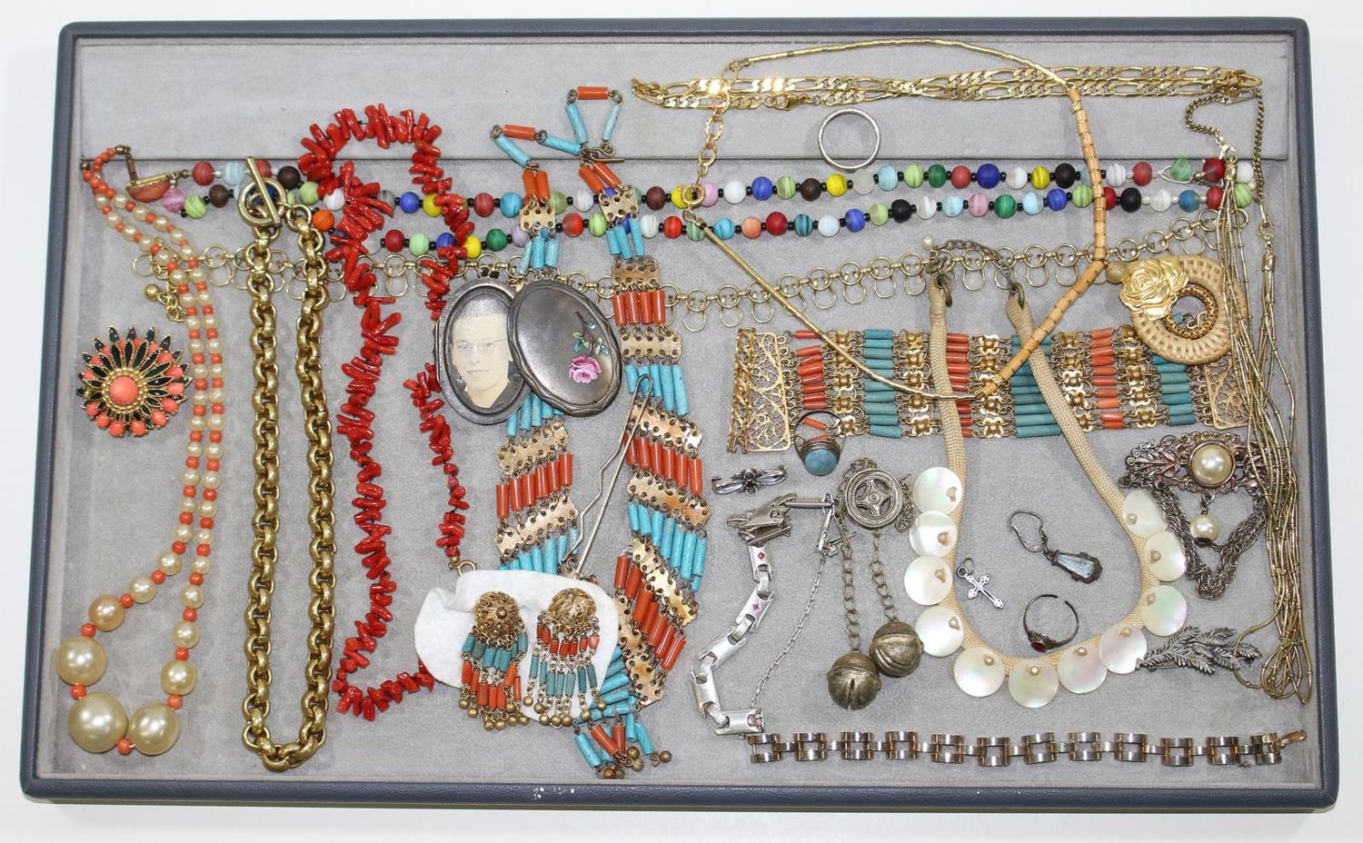 Große Abbildung Nr.3: 125-2825 Modeschmuck u. wenig Silberschmuck.: (Schmuck, Sammlungen)