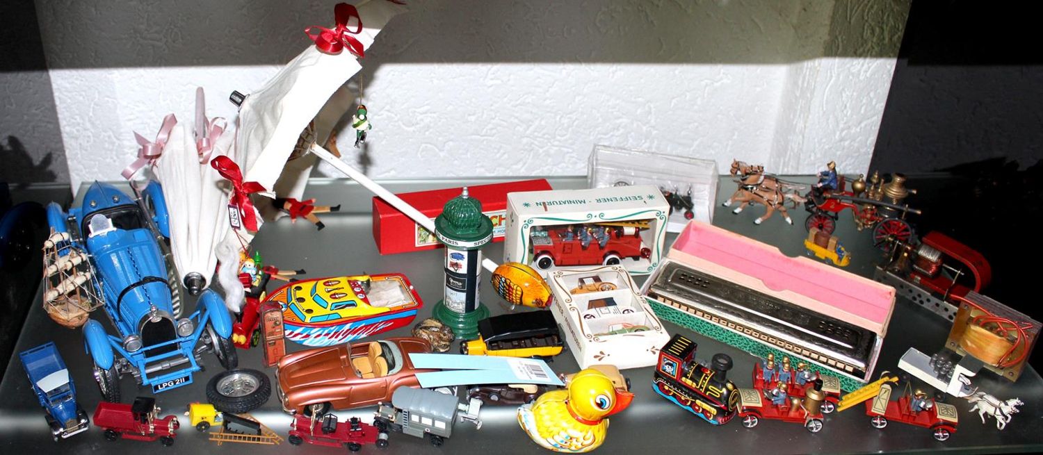 Große Abbildung Nr.1: 125-2876 Spielzeugsammlung.: (Spielzeug)