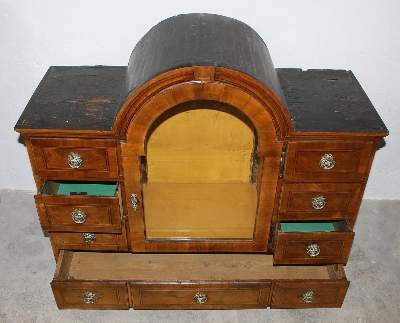 Bild Nr.2: 125-2638 Kabinettschränkchen Barock.: (Möbel)