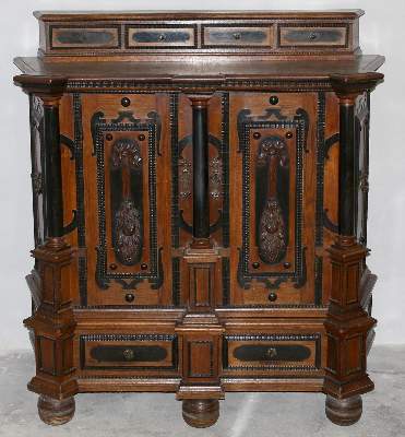 Bild Nr.2: 125-2642 Kredenz Barock.: (Möbel)