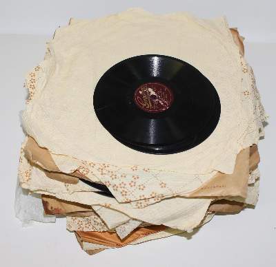 Bild Nr.4: 125-2659 Grammophon u. Schellackplatten.: (Musikinstrumente)