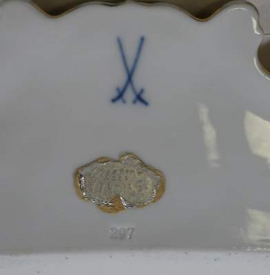 Bild Nr.3: 125-2684 Meissen Prunktablett: (Porzellan u. Keramik, Meissen)