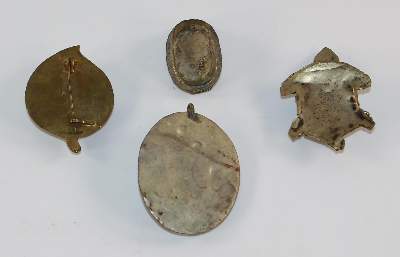 Bild Nr.2: 125-2764 Drei tibetische Schmuckstücke: (Schmuck)
