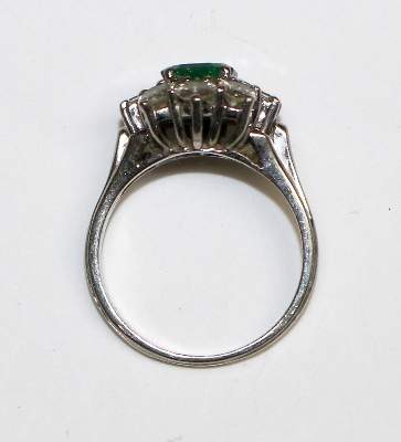 Bild Nr.2: 125-2805 Smaragd-Brillantring.: (Schmuck, Ringe)