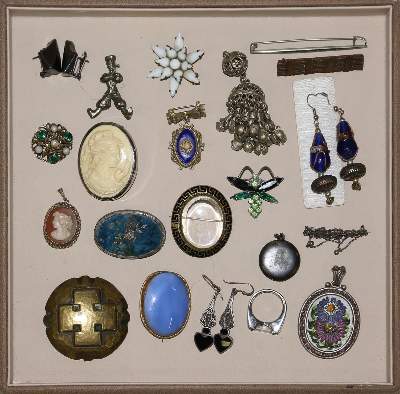 Bild Nr.3: 125-2827 Schmucksammlung.: (Schmuck, Sammlungen)
