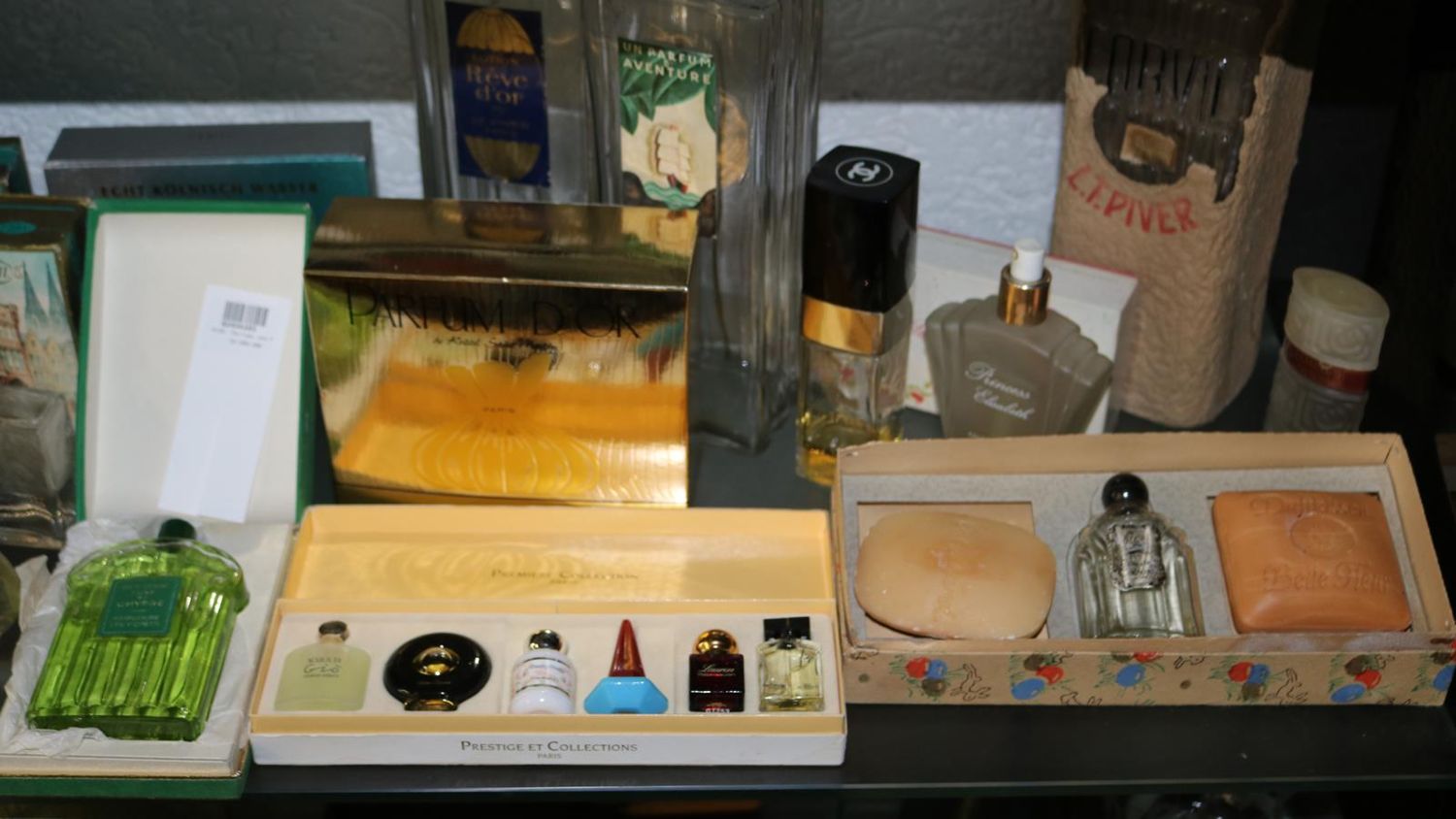 Große Abbildung Nr.5: 126-2164 Parfums und Flakons.: (Varia)