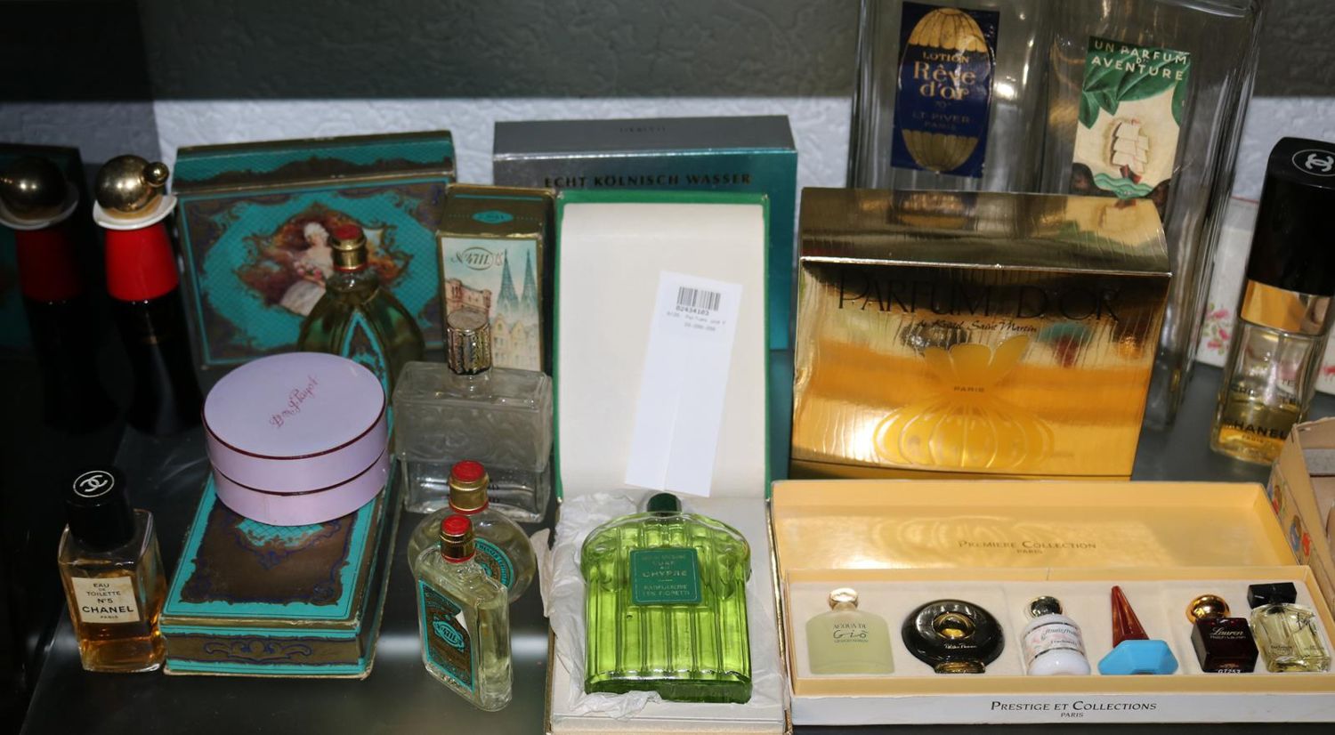 Große Abbildung Nr.6: 126-2164 Parfums und Flakons.: (Varia)
