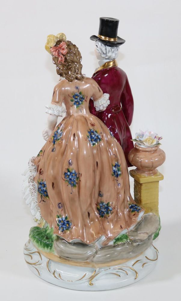 Große Abbildung Nr.2: 126-2331 Elegantes Paar: (Porzellan u. Keramik, Figuren)