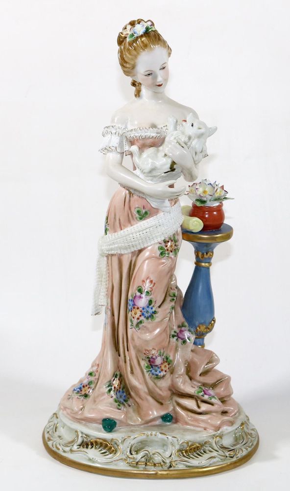 Große Abbildung Nr.1: 126-2333 Junge Frau mit Spitz: (Porzellan u. Keramik, Figuren)