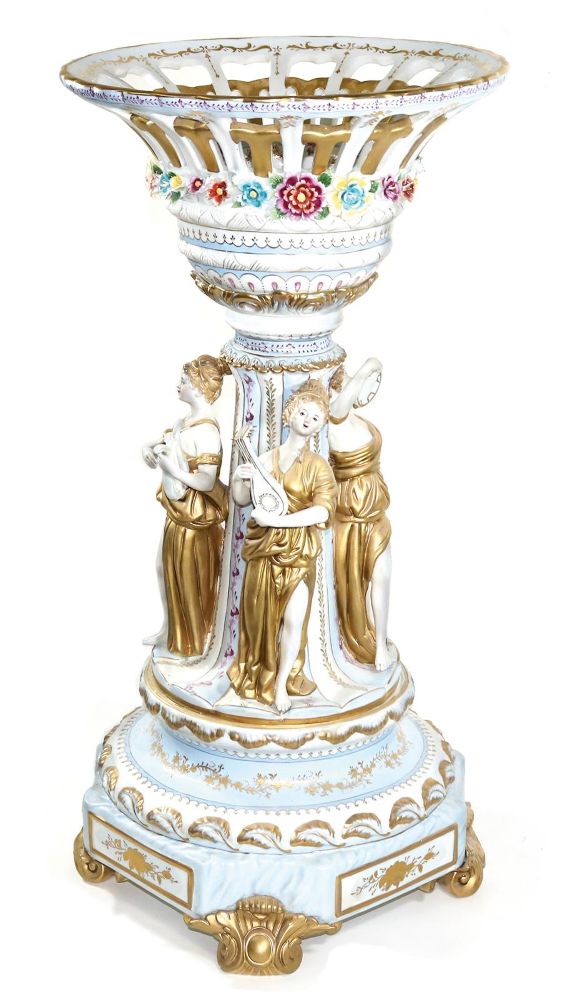 Große Abbildung Nr.1: 126-2340 Tafelaufsatz mit Grazien.: (Porzellan u. Keramik, Figuren)
