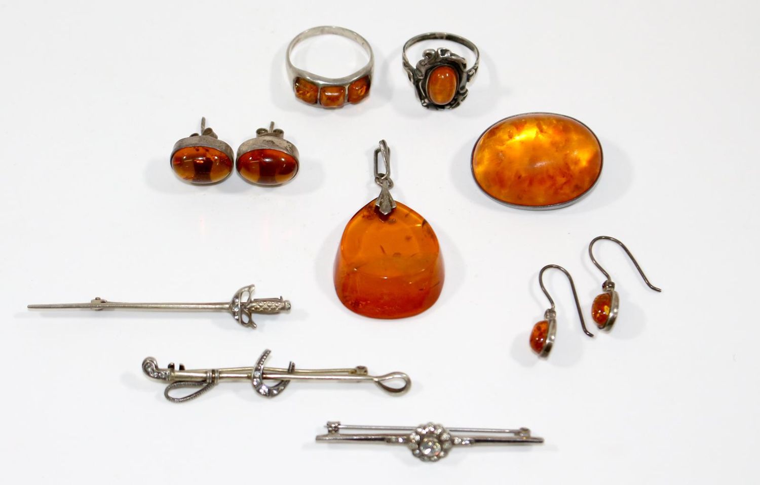 Große Abbildung Nr.1: 126-2368 Bernsteinschmuck.: (Schmuck)