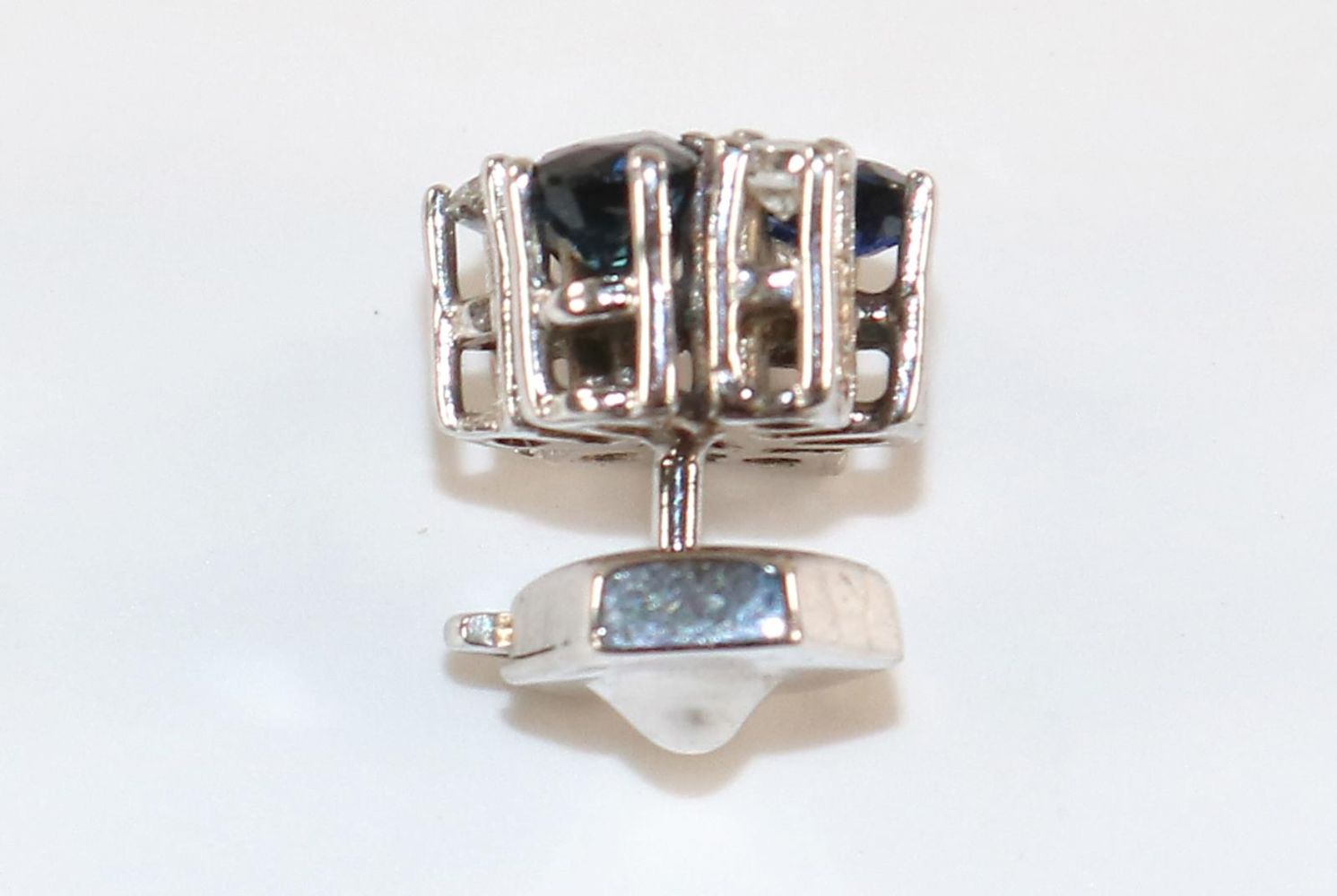 Große Abbildung Nr.3: 126-2409 Saphir- Diamant Vorstecknadel: (Schmuck, DRC Pforzheim)