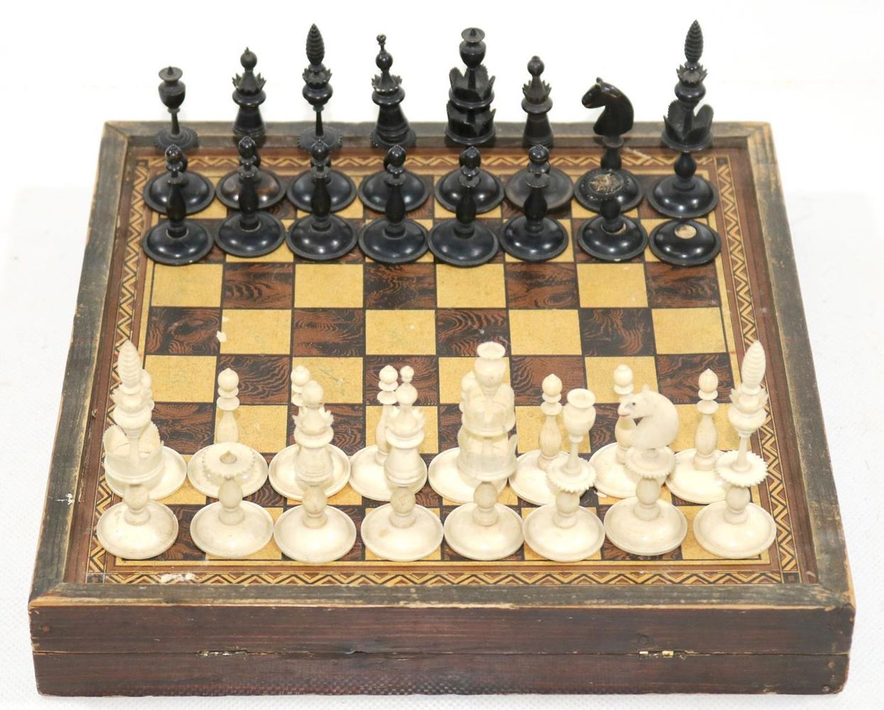 Große Abbildung Nr.1: 126-2549 Schachspiele.: (Spielzeug)