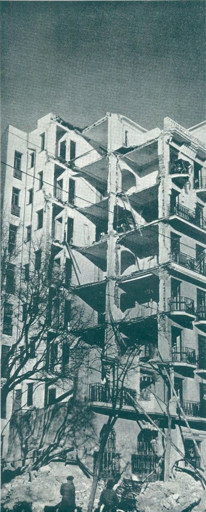 Große Abbildung Nr.2: 126-2593 Capa,R., Chim u. G.Taro.: (Photographie)