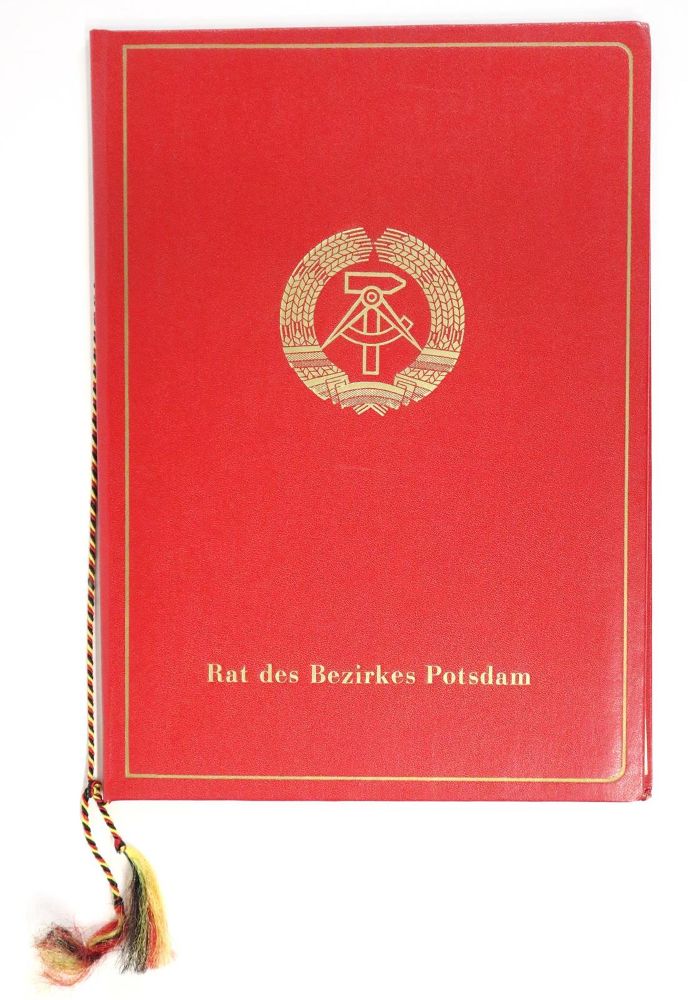 Große Abbildung Nr.1: 126-671 Auszeichnungsmappen.: (Politik und Staatswissenschaften)
