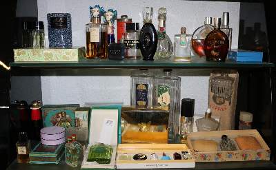 Bild Nr.2: 126-2164 Parfums und Flakons.: (Varia)