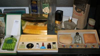 Bild Nr.5: 126-2164 Parfums und Flakons.: (Varia)