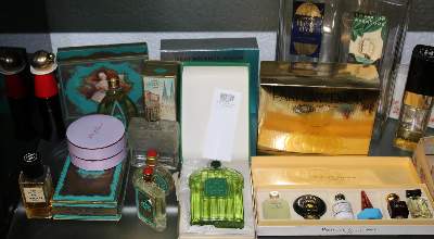 Bild Nr.6: 126-2164 Parfums und Flakons.: (Varia)